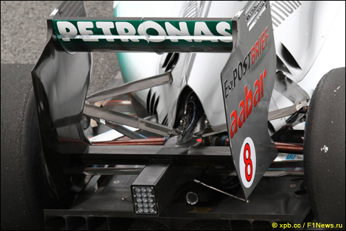Заднее антикрыло Mercedes GP
