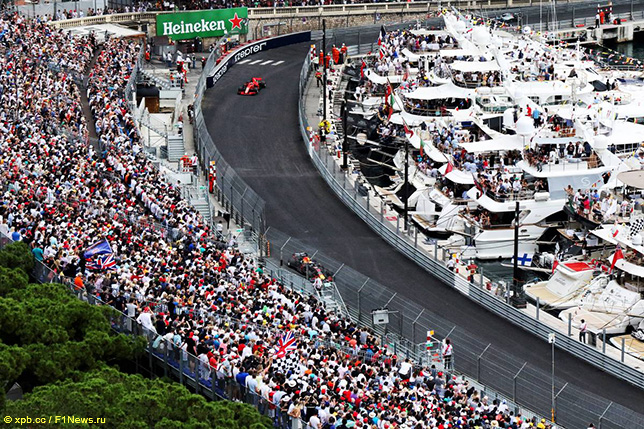 Даниэль Риккардо лидирует на Гран При Монако