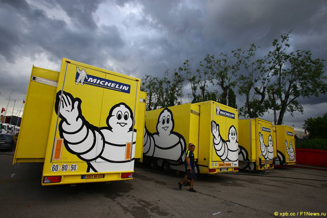 Логотип Michelin на трейлерах компании