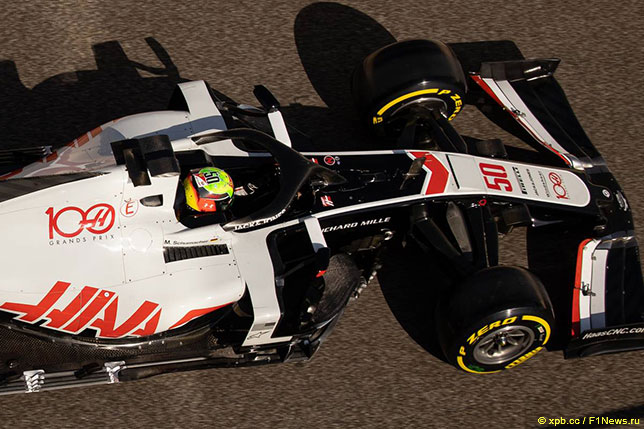 Мик Шумахер за рулём машины Haas на тестах в Абу-Даби