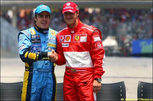 Фернандо Алонсо (слева) и Михаэль Шумахер, Гран Бри Бразилии 2006-го года