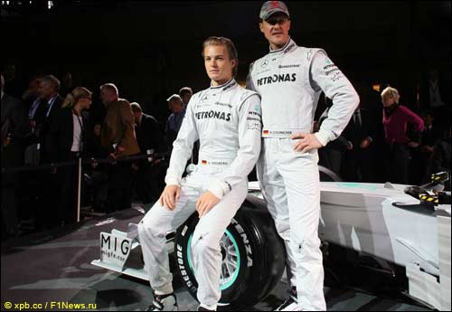 Михаэль Шумахер и Нико Росберг на презентации Mercedes GP