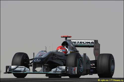 Михаэль Шумахер на трассе в Бахрейне