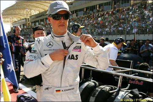 Михаэль Шумахер перед стартом Гран При Бахрейна