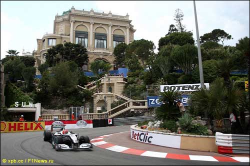 Михаэль Шумахер на трассе в Монако
