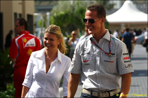 Михаэль Шумахер с супругой Коринной на Гран При Абу-Даби