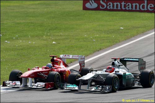 Борьба Фернандо Алонсо и Михаэля Шумахера на Гран При Италии