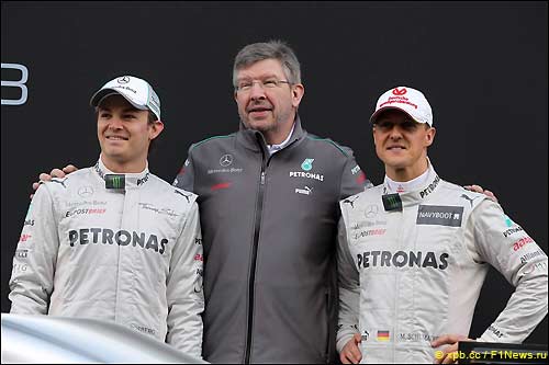 Росс Браун и гонщики Mercedes AMG