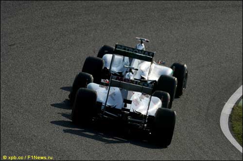 Серхио Перес и Михаэль Шумахер на трассе Гран При Японии, 2011 год