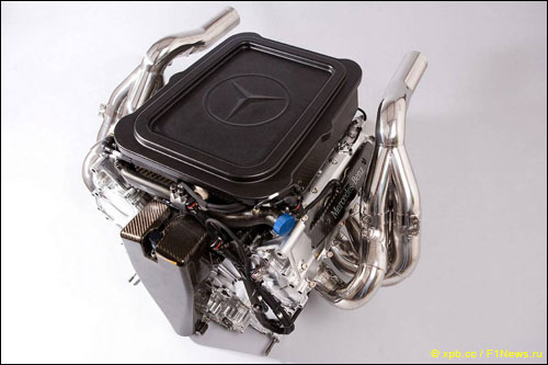 Двигатель Mercedes F08, который устанавливают на машины McLaren с 2008 года