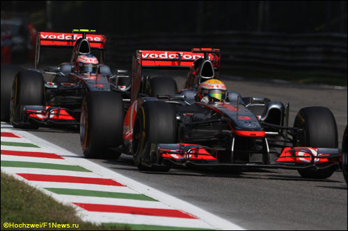 Гонщики McLaren на трассе Гран При