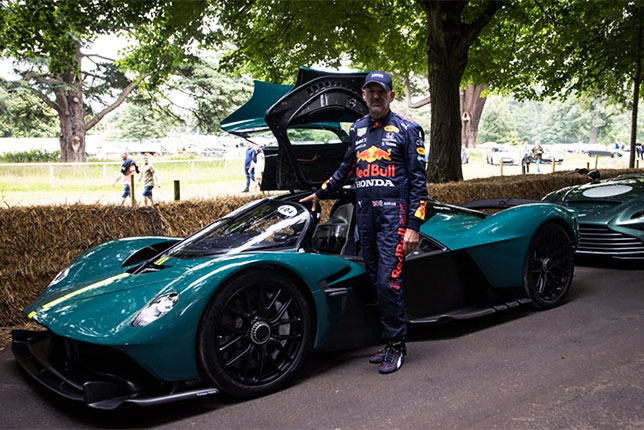 Эдриан Ньюи и его творение – Aston Martin Valkyrie, фото пресс-службы Red Bull Racing