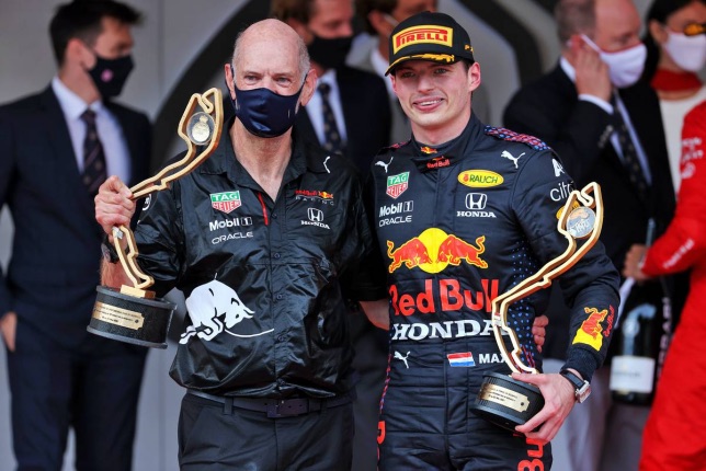 Эдриан Ньюи и Макс Ферстаппен на подиуме Гран При Монако