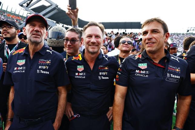 Эдриан Ньюи, Кристиан Хорнер и Пьер Ваше, технический диркектор Red Bull Racing, фото пресс-службы команды