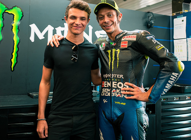 Ландо Норрис и Валентино Росси на гонке MotoGP в Сильверстоуне, 2021 год
