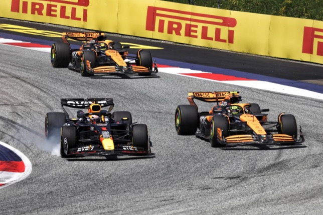 Гонщики McLaren сражались на трассе и с Максом Ферстаппеном, и друг с другом, фото XPB