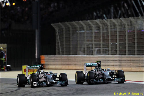 Нико Росберг и Льюис Хэмилтон на Гран при Бахрейна