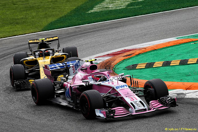 Эстебан Окон опережает Карлоса Сайнса на трассе Гран При Италии