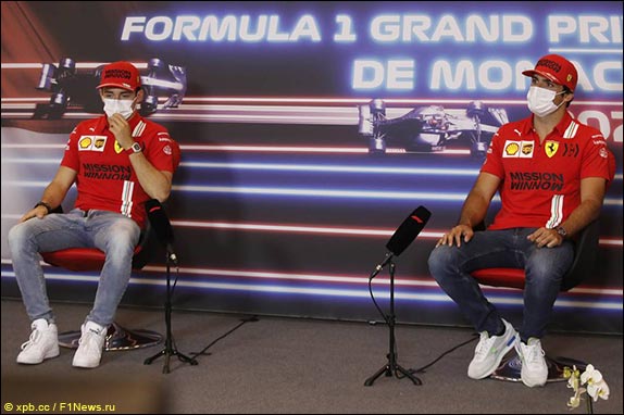 Шарль Леклер (Ferrari) и Карлос Сайнс (Ferrari)