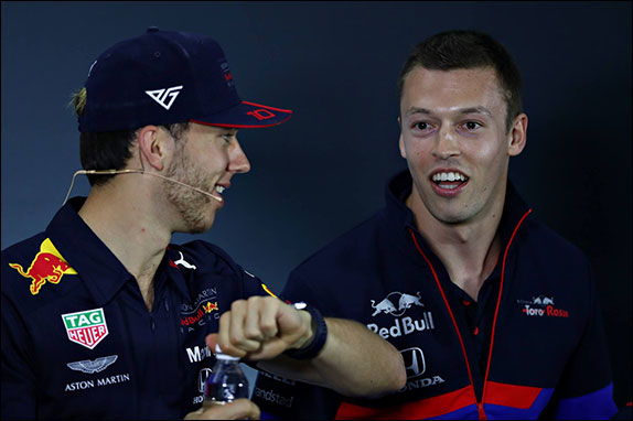 Пьер Гасли и Даниил Квят на пресс-конференции в четверг. Фото: пресс-служба Toro Rosso