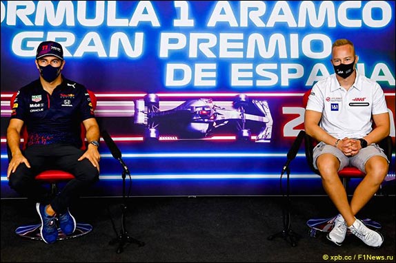  Серхио Перес (Red Bull) и Никита Мазепин (Haas)