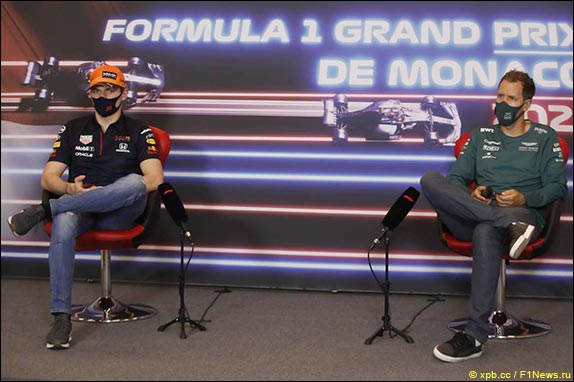 Макс Ферстаппен (Red Bull) и Себастьян Феттель (Aston Martin)