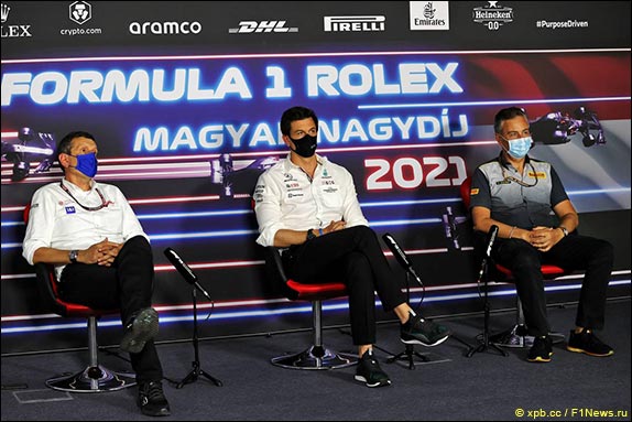 Гюнтер Штайнер (Haas), Тото Вольфф (Mercedes) и Марио Изола (Pirelli)