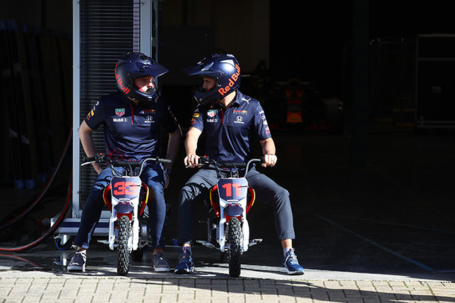 Макс Ферстаппен и Серхио Перес, кадр из видеоролика Red Bull Racing