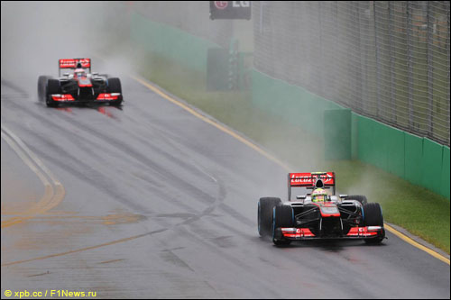 Серхио Перес и Дженсон Баттон в квалификации Гран При Австралии 2013