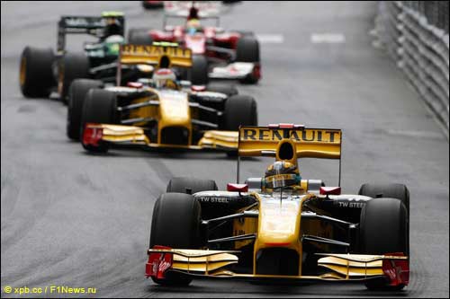 Пилоты Renault на трассе в Монако