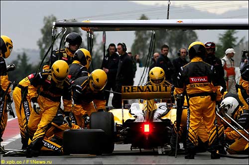 Renault F1 на тестах в Барселоне