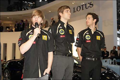 Гонщики Lotus Renault GP на Женевском автосалоне