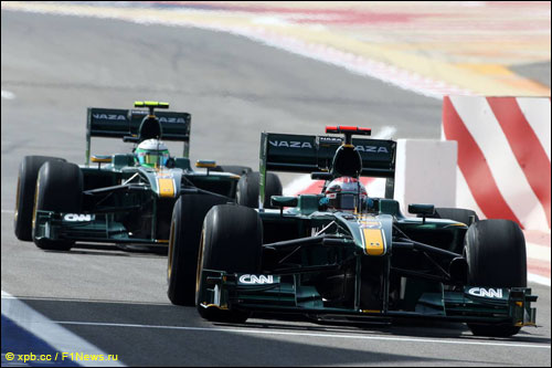 Пилоты Lotus/Caterham на трассе Гран При Бахрейна 2010 года