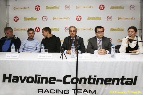 Участники пресс-конференции, посвящённой созданию команды Havoline-Continental Racing Team