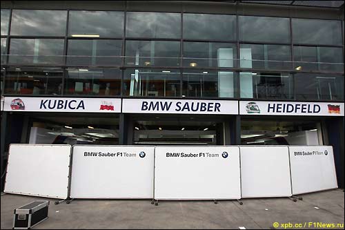 Боксы BMW Sauber в среду