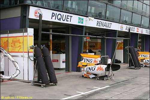 Боксы Renault в среду
