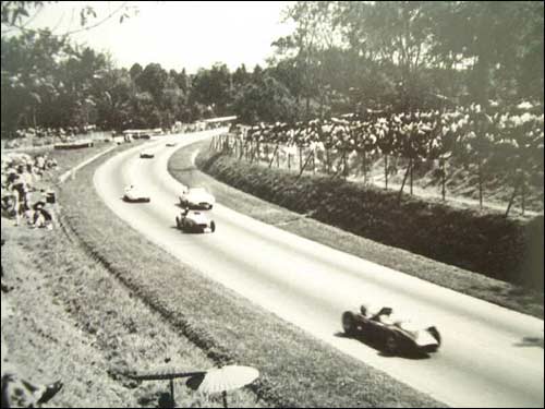Гран При Сингапура 1961 года - огромное количество зрителей и великое разнообразие гоночной техники