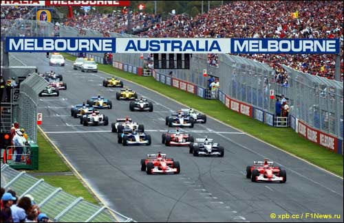 Пара пилотов Ferrari лидирует на старте Гран При Австралии 2003 года