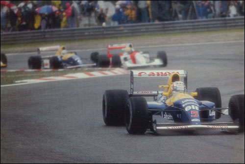 Найджел Мэнселл лидирует на первых кругах Гран При Бельгии 1992 года, уже опередив Айртона Сенну