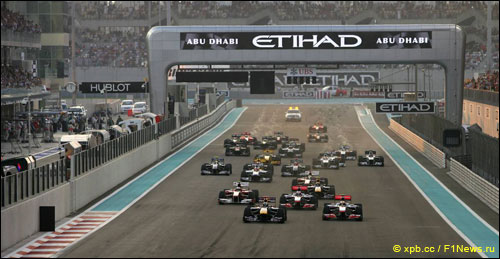Старт гонки Ф1 в Объединённых Арабских Эмиратах, 2010 год