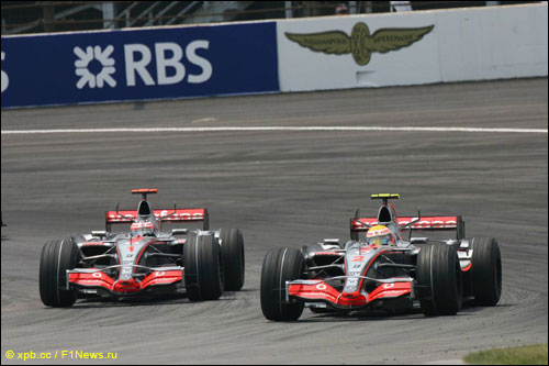 Борьба Льюиса Хэмилтона и Фернандо Алонсо за победу в Гран При США 2007 года