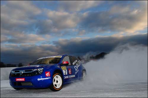 Анел Прост за рулем Dacia Duster на трассе ледовых гонок Andros Trophee
