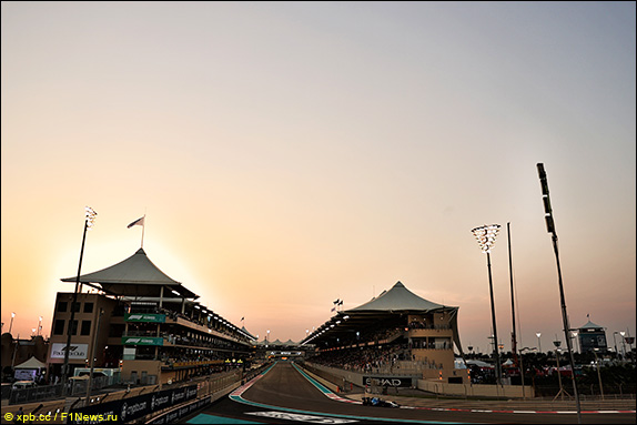 Квалификация в Абу-Даби на закате солнца