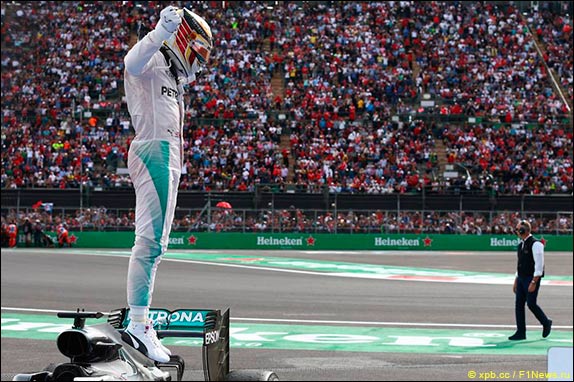 Льюис Хэмилтон выиграл Гран При Мексики