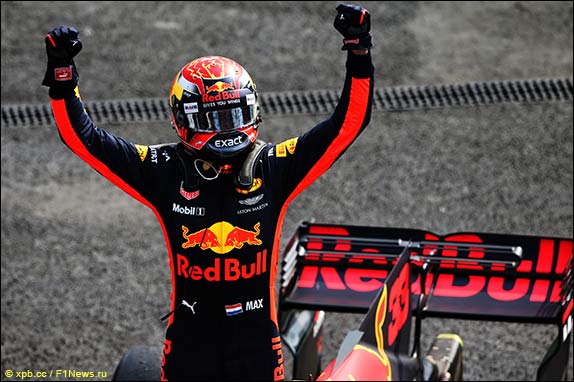 Макс Ферстаппен выиграл гонку в Мехико, одержав вторую победу в сезоне