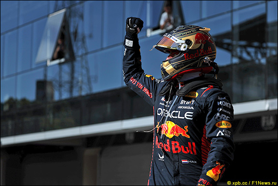 Макс Ферстаппен выиграл Гран При Сан-Паулу, одержав 52-ю победу в карьере и 17-ю в сезоне