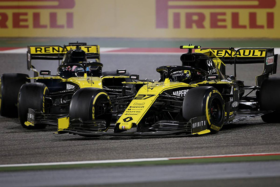 Напарники по Renault Хюлкенберг и Риккардо допустили контакт в борьбе за позицию, хотя использовали разную стратегию