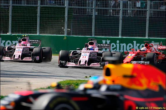 Себастьян Феттель атакует гонщиков Force India