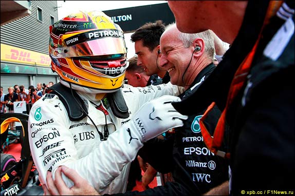 Льюис Хэмилтон выиграл Гран При Бельгии