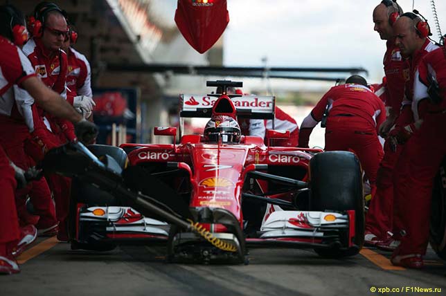 Кими Райкконен за рулём Ferrari SF15-T на тестах в Барселоне